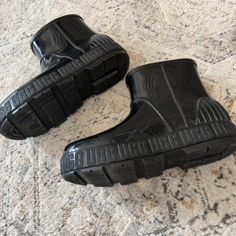 UGG 51 cozy sole