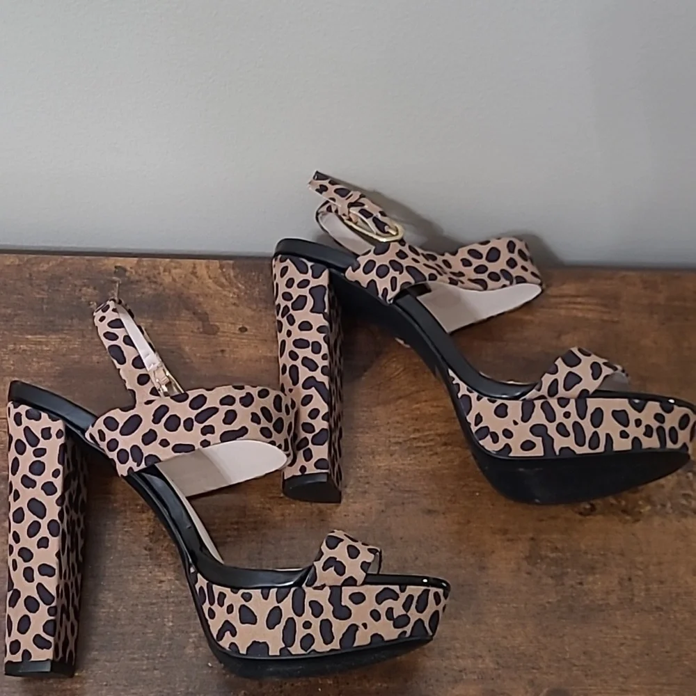 Qupid Spotted Animal Print Heeled Platform Sandals size 8