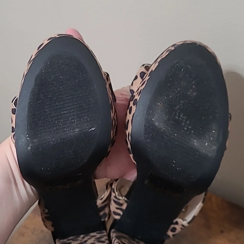 Qupid Spotted Animal Print Heeled Platform Sandals size 8