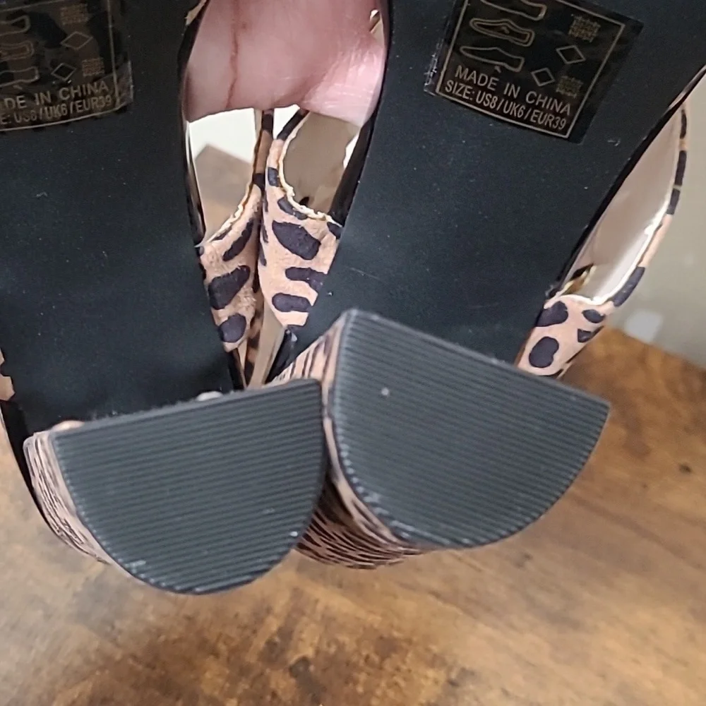 Qupid Spotted Animal Print Heeled Platform Sandals size 8