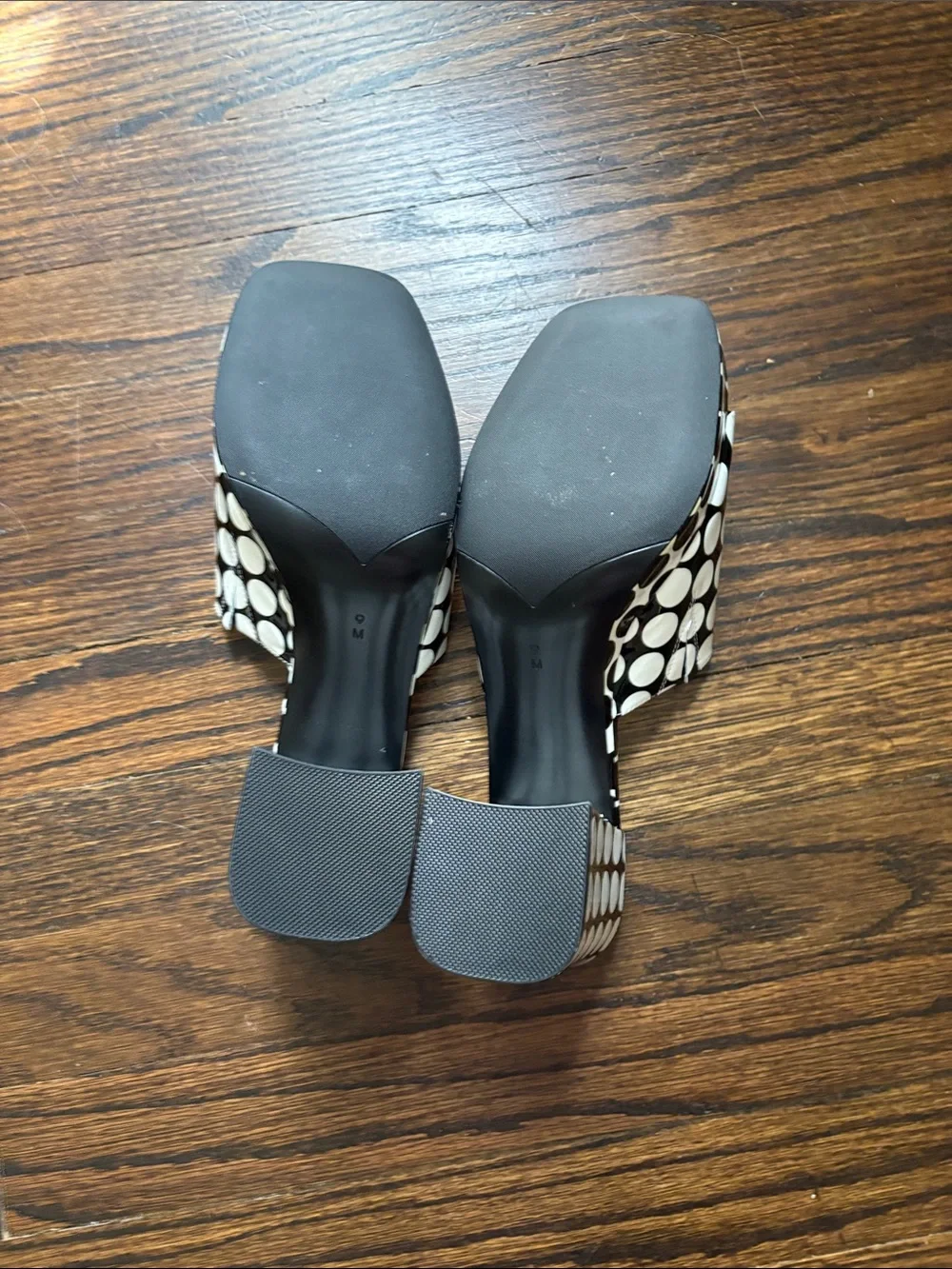Van Eli stylish black