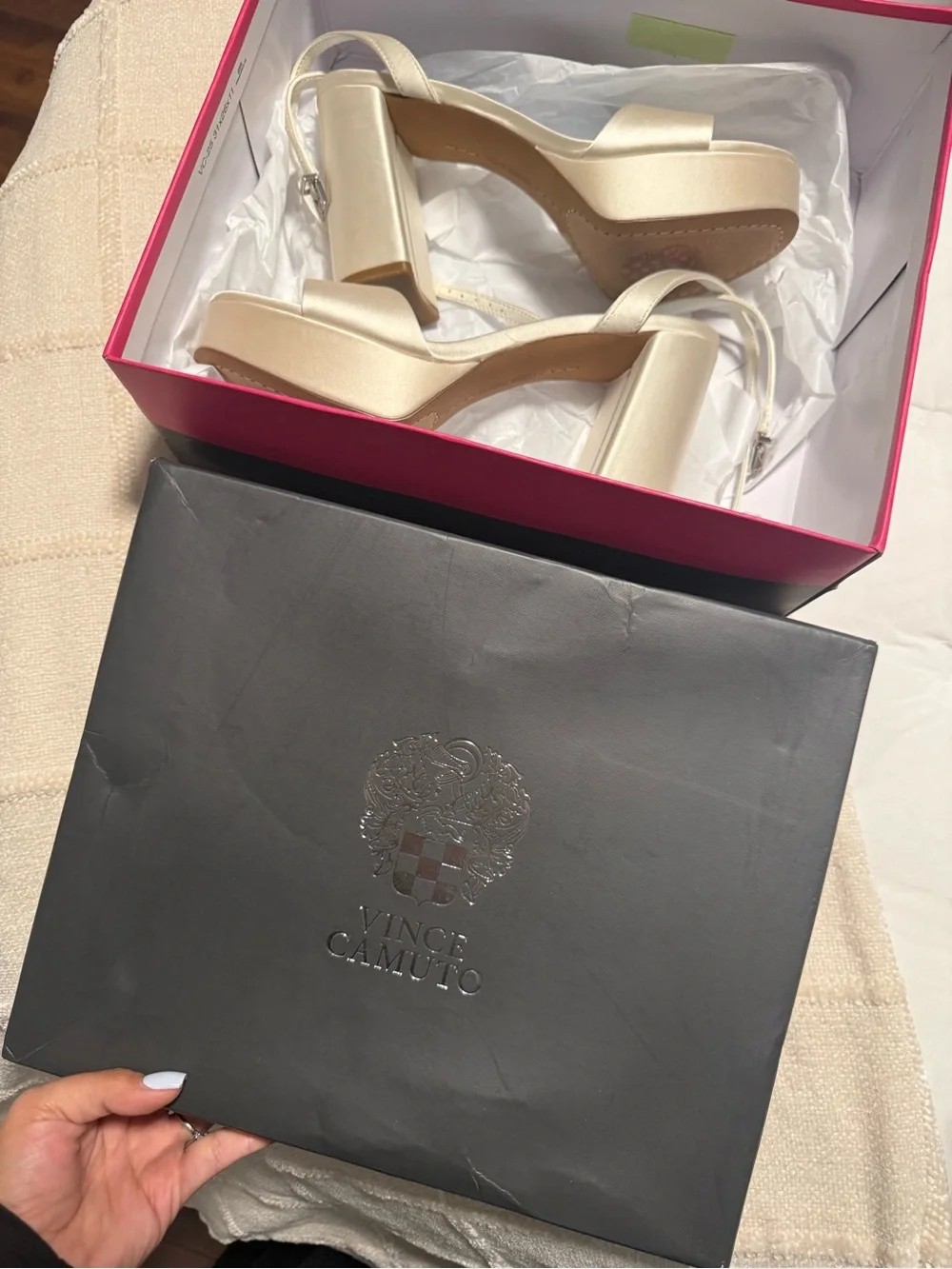 Vince Camuto retro vibe