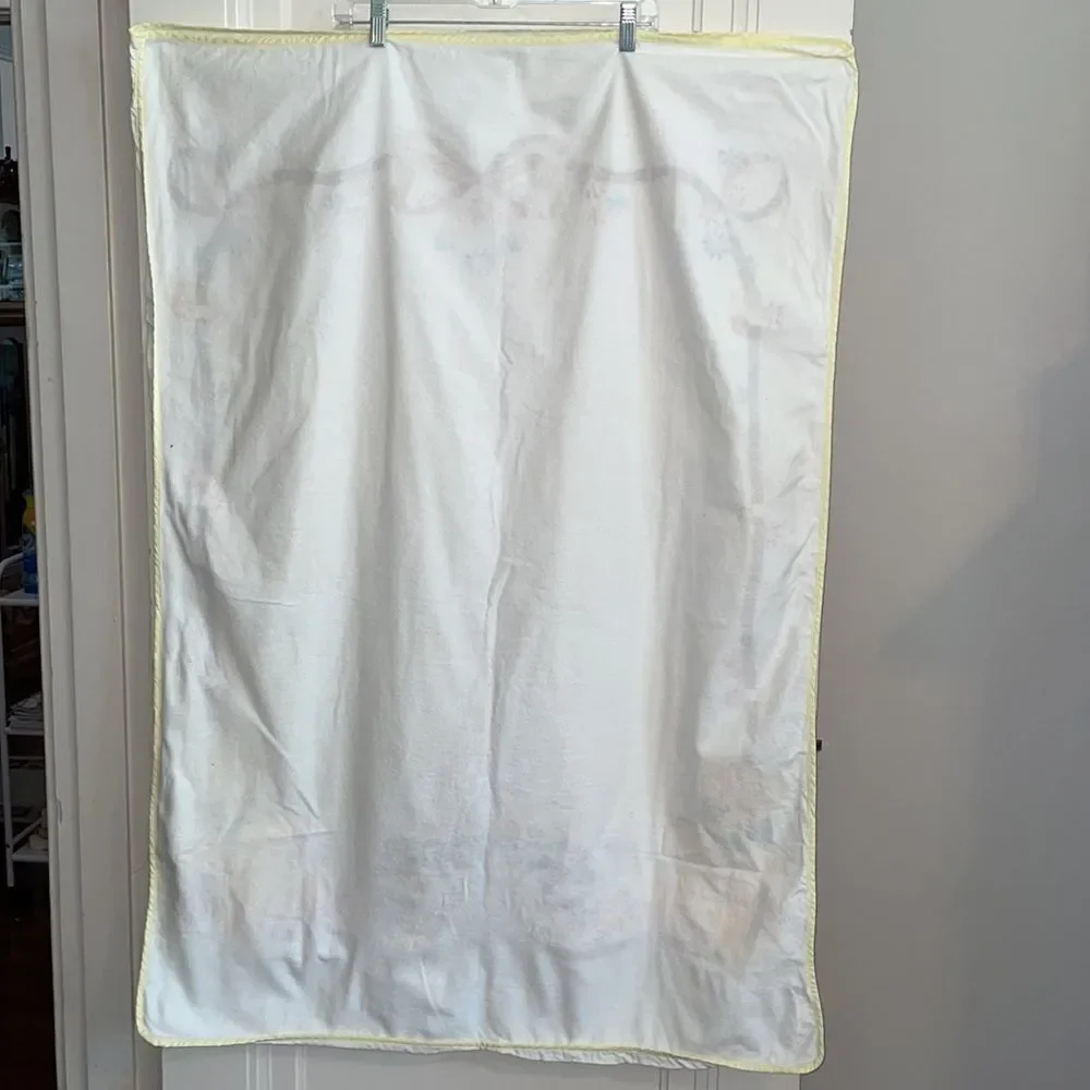 Vintage baby/toddler white duvet cover with painted on teddy bears & flowers‎