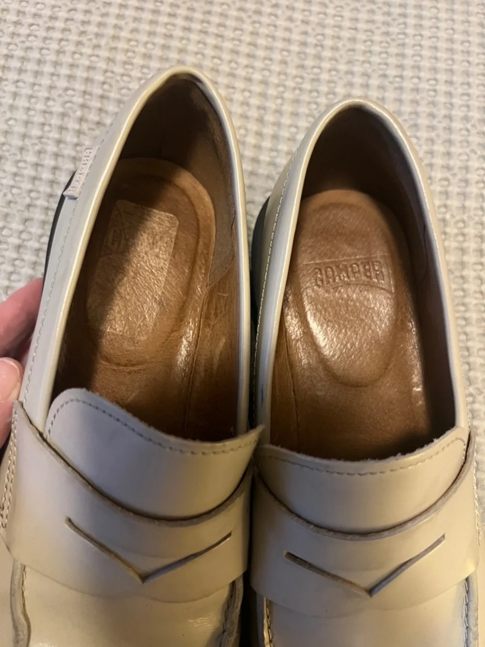 Camper dark cream