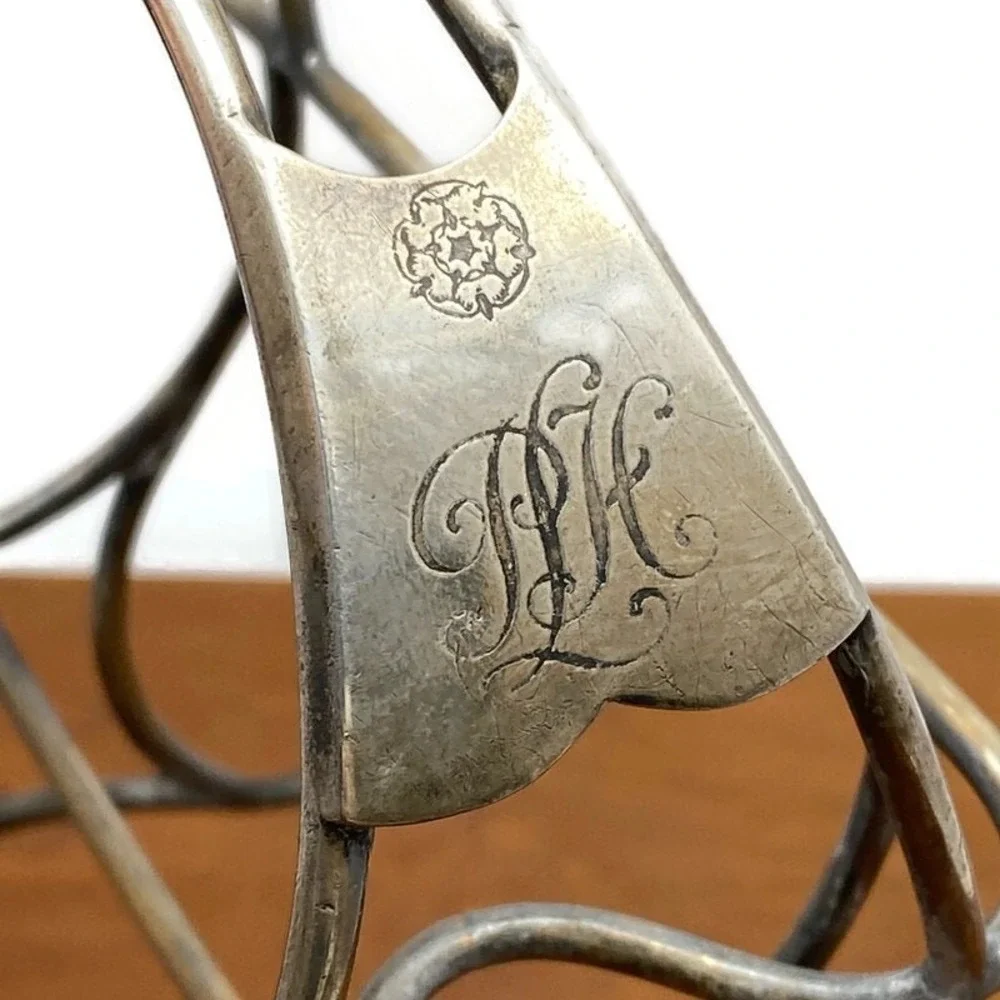 Mappin & Webb note cradle