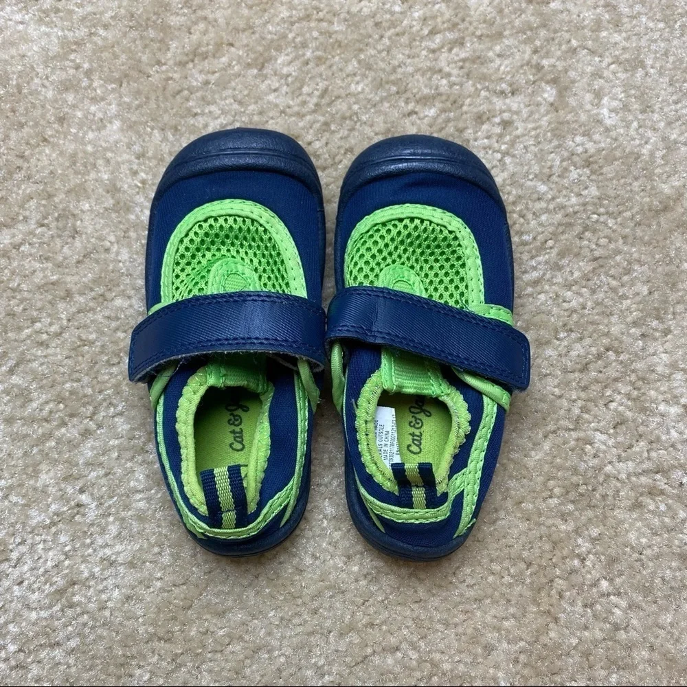 Cat & Jack Blue & Green Water Shoes Size 5/6
