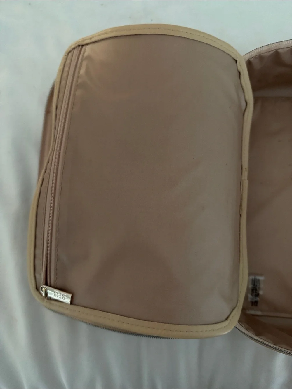 BEIS compact zip