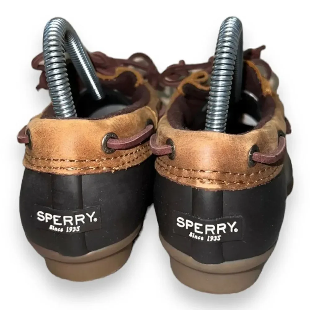 Sperry brand top