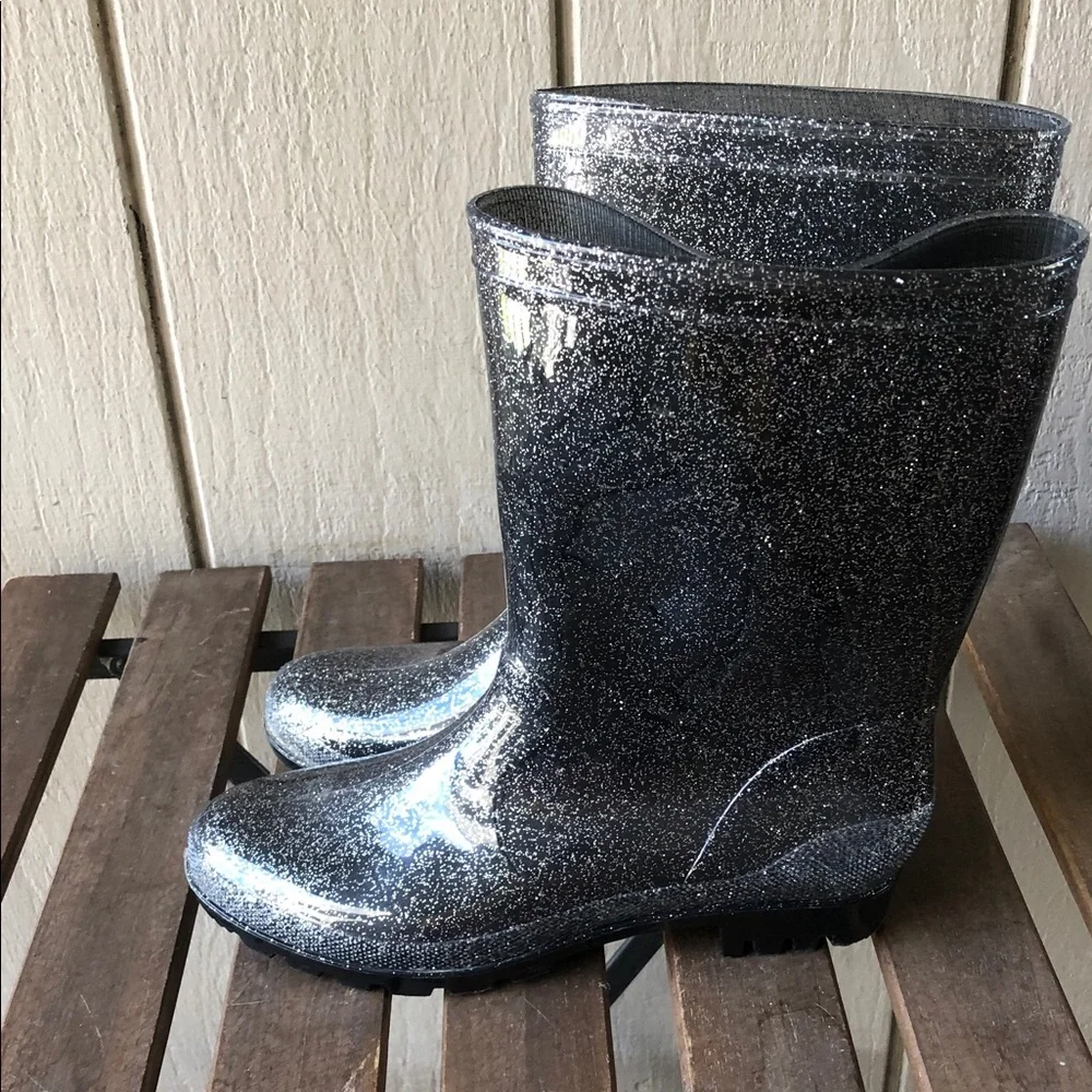 Dae Rainy stylish black