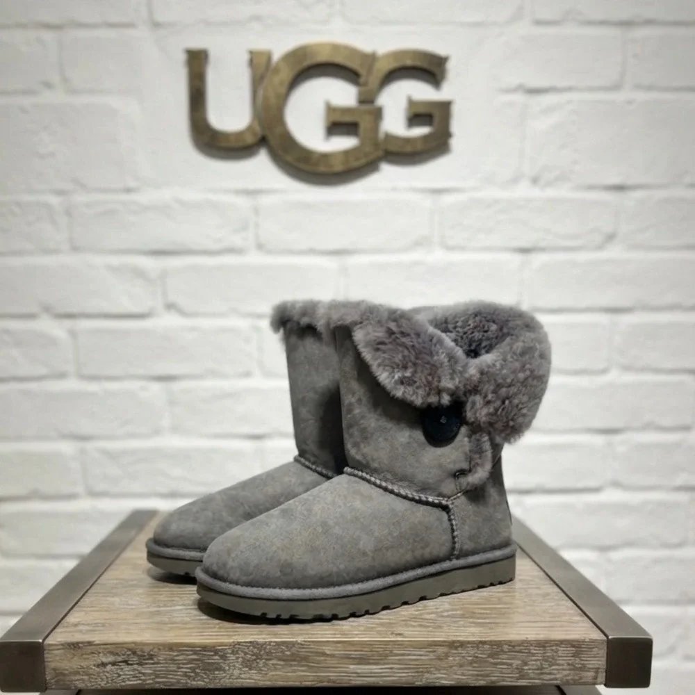 UGG Australia Bailey Button Grey Suede Shearling Boots 5803 Womens 6