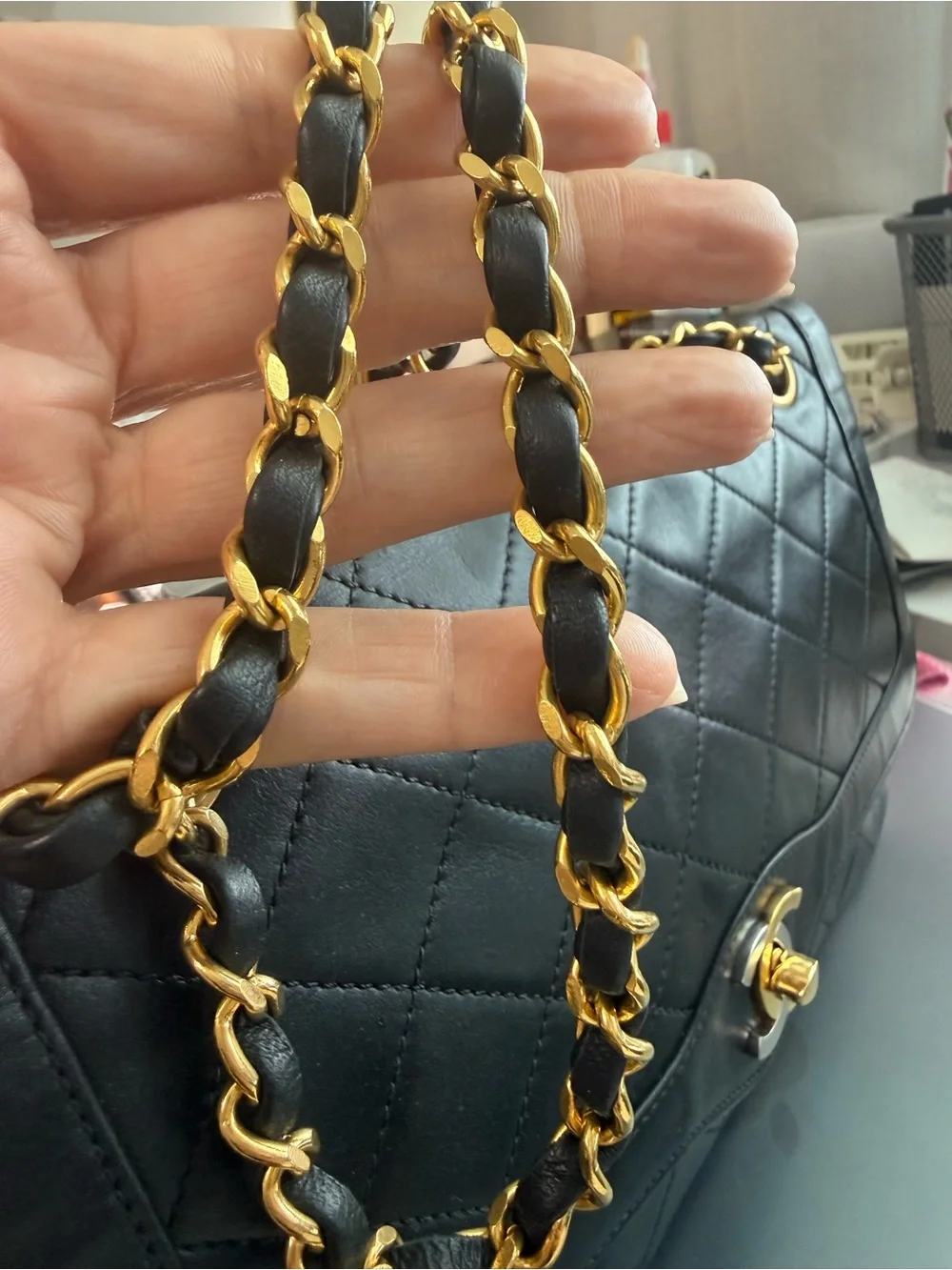 CHANEL elegant quilted