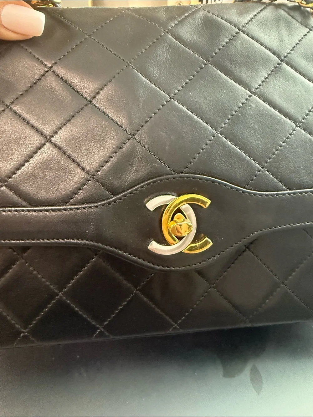 CHANEL elegant quilted