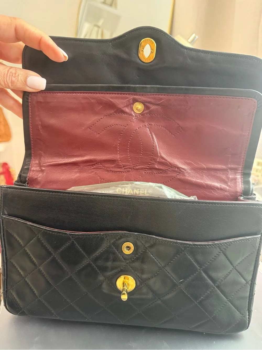 CHANEL elegant quilted