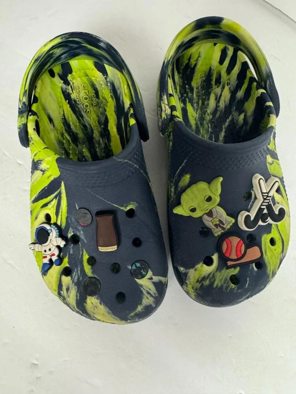 CROCS marble blue