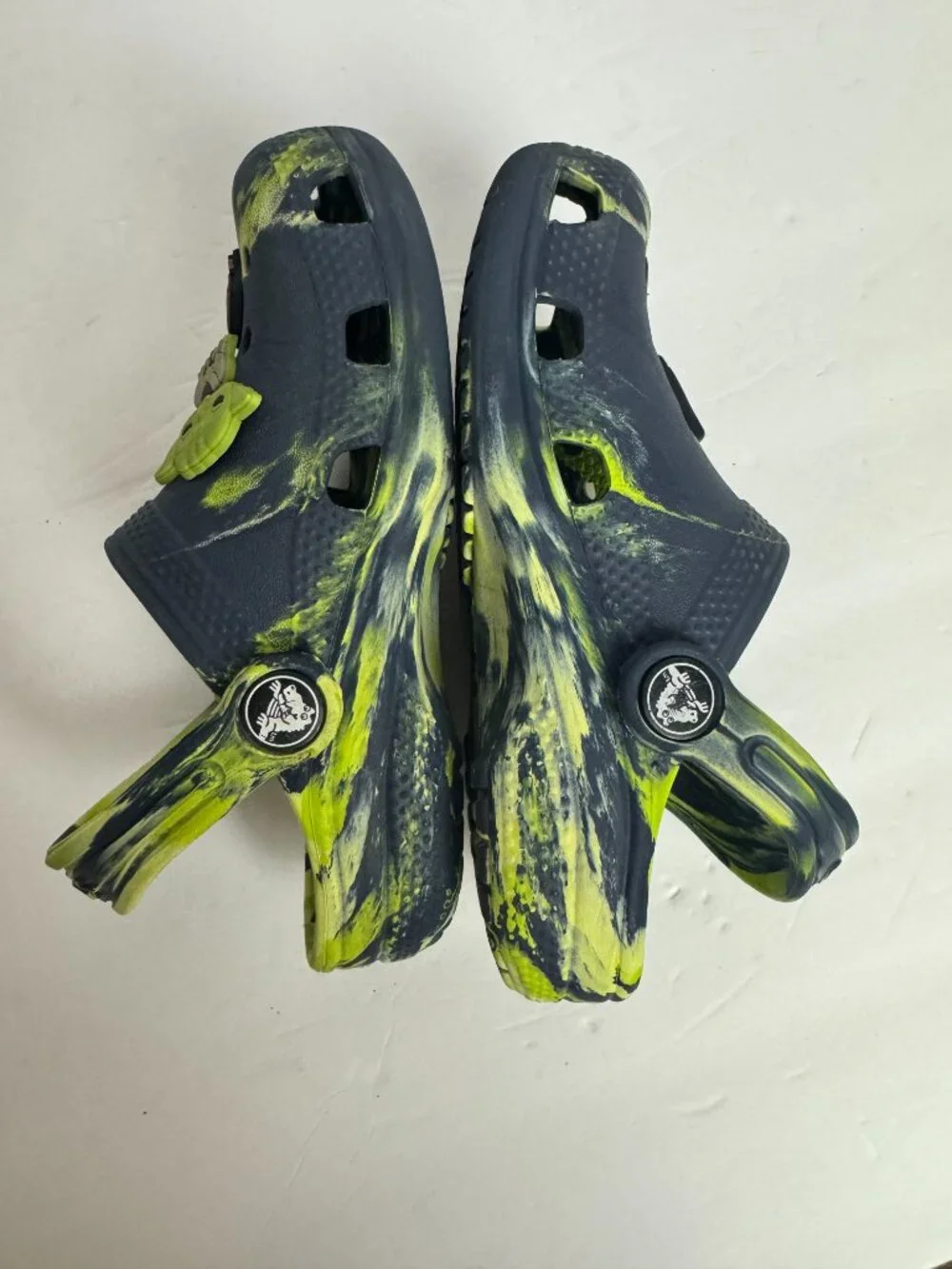 CROCS marble blue