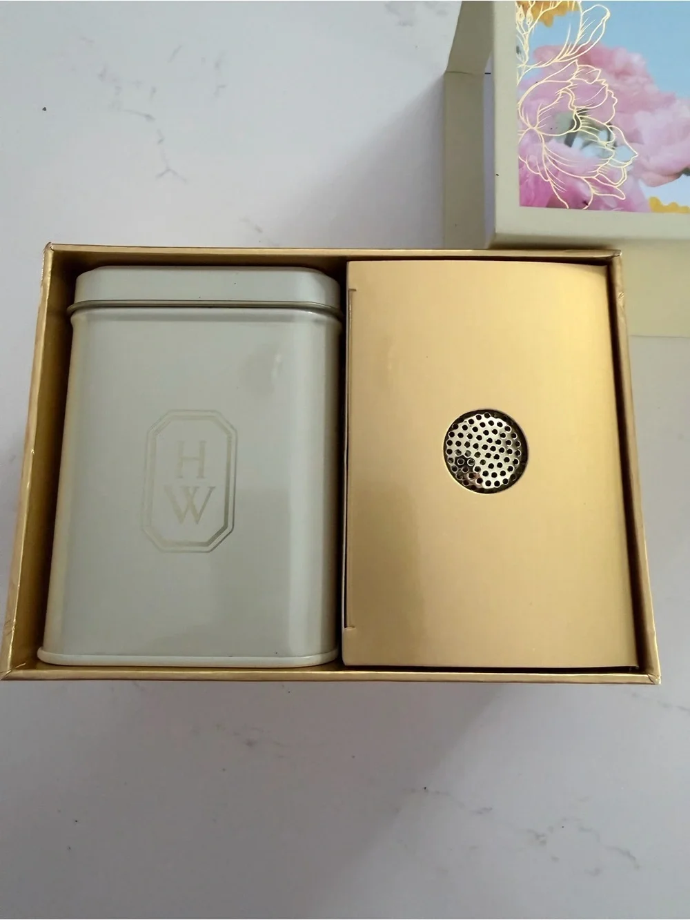 Harry Winston loose leaf tea Gift Set in Pastel Blue and Yellow
