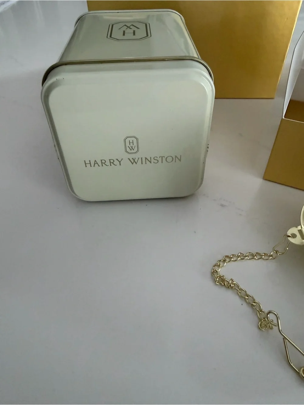 Harry Winston loose leaf tea Gift Set in Pastel Blue and Yellow