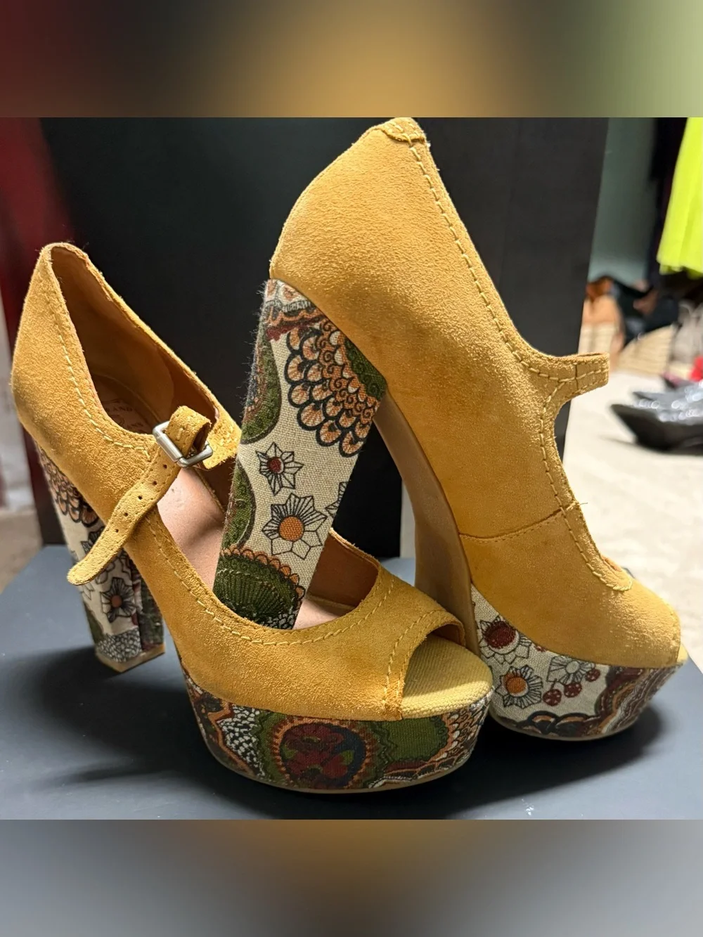 Lucky Brand yellow or buckle