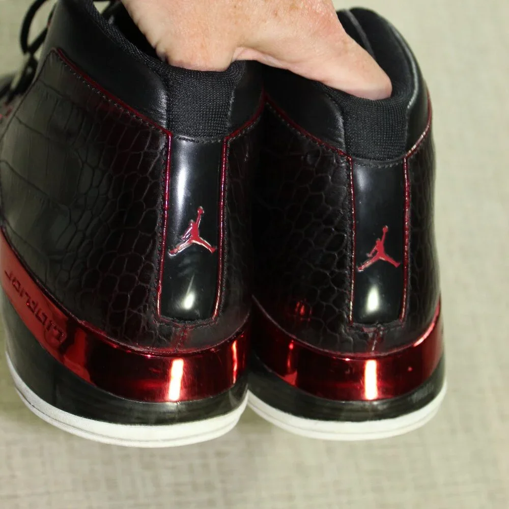 Men's Air Jordan 17 Size 11.5 Retro Chicago Bulls 832816 - 001