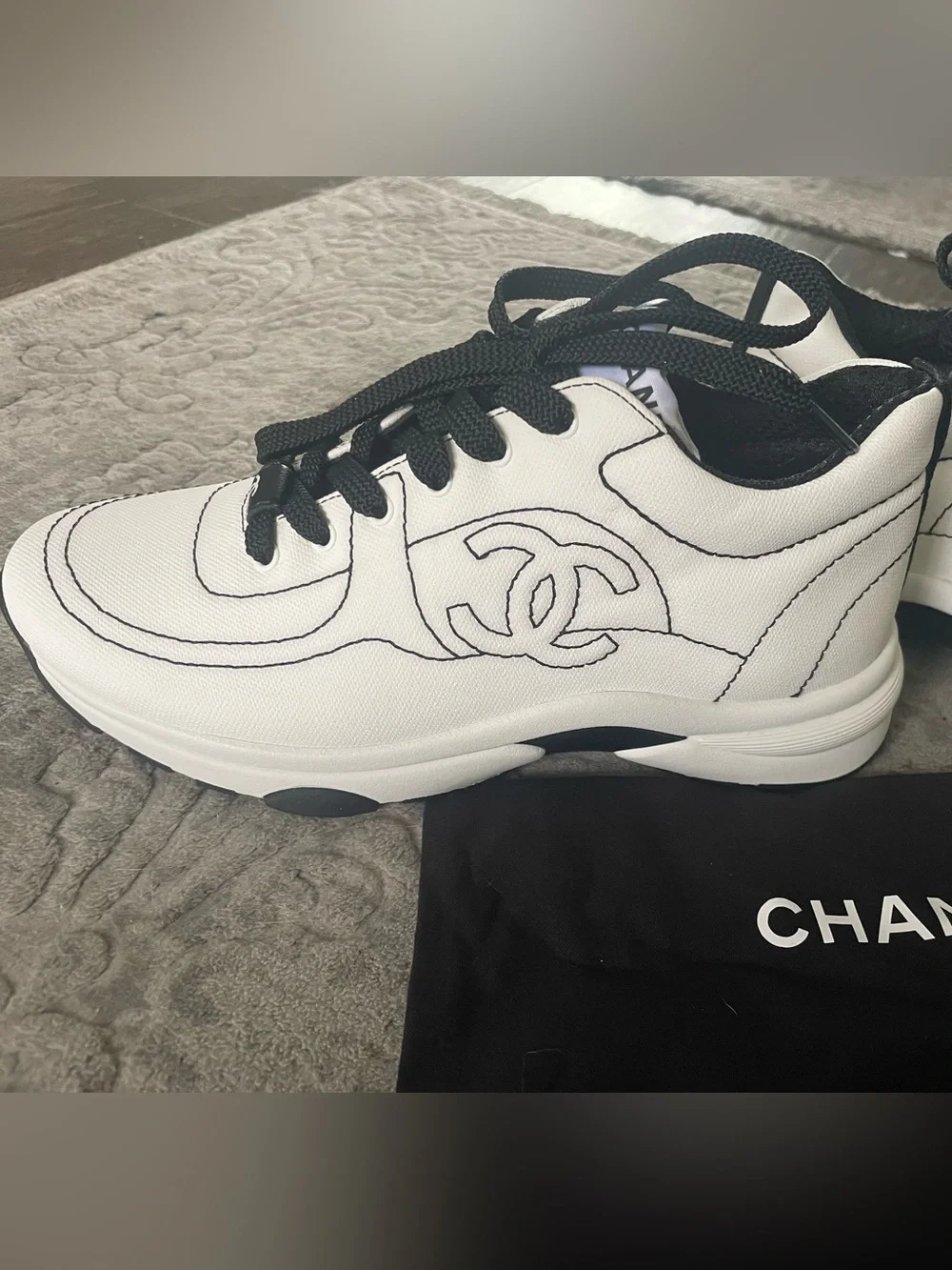 CHANEL classic runner