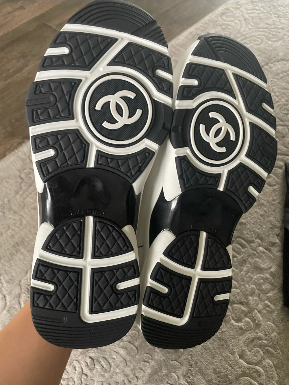 CHANEL classic runner