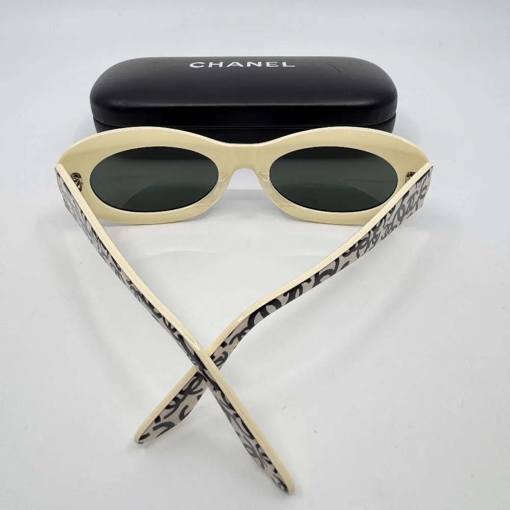 CHANEL good see