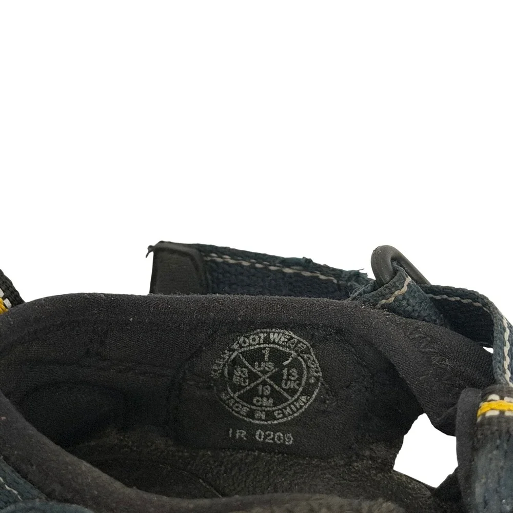 Keen contrast trail preowned