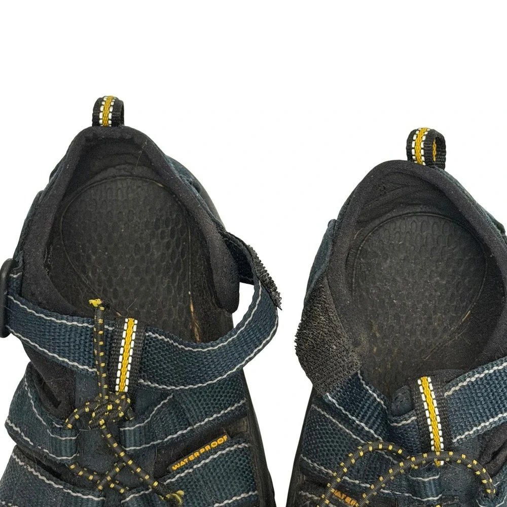 Keen lining navy