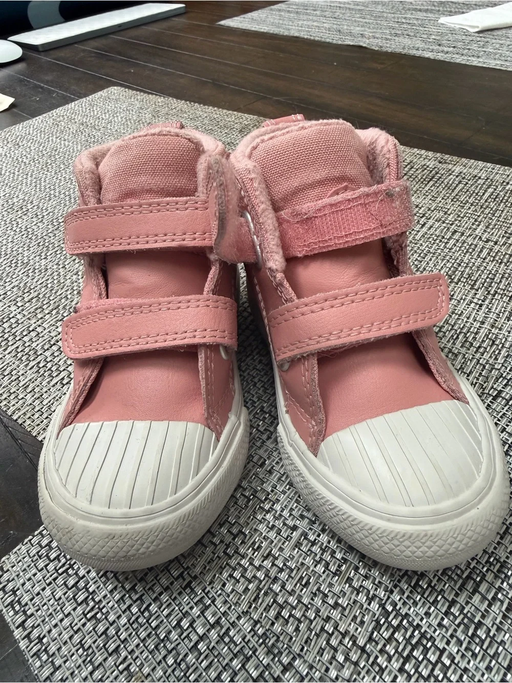 Converse off simple