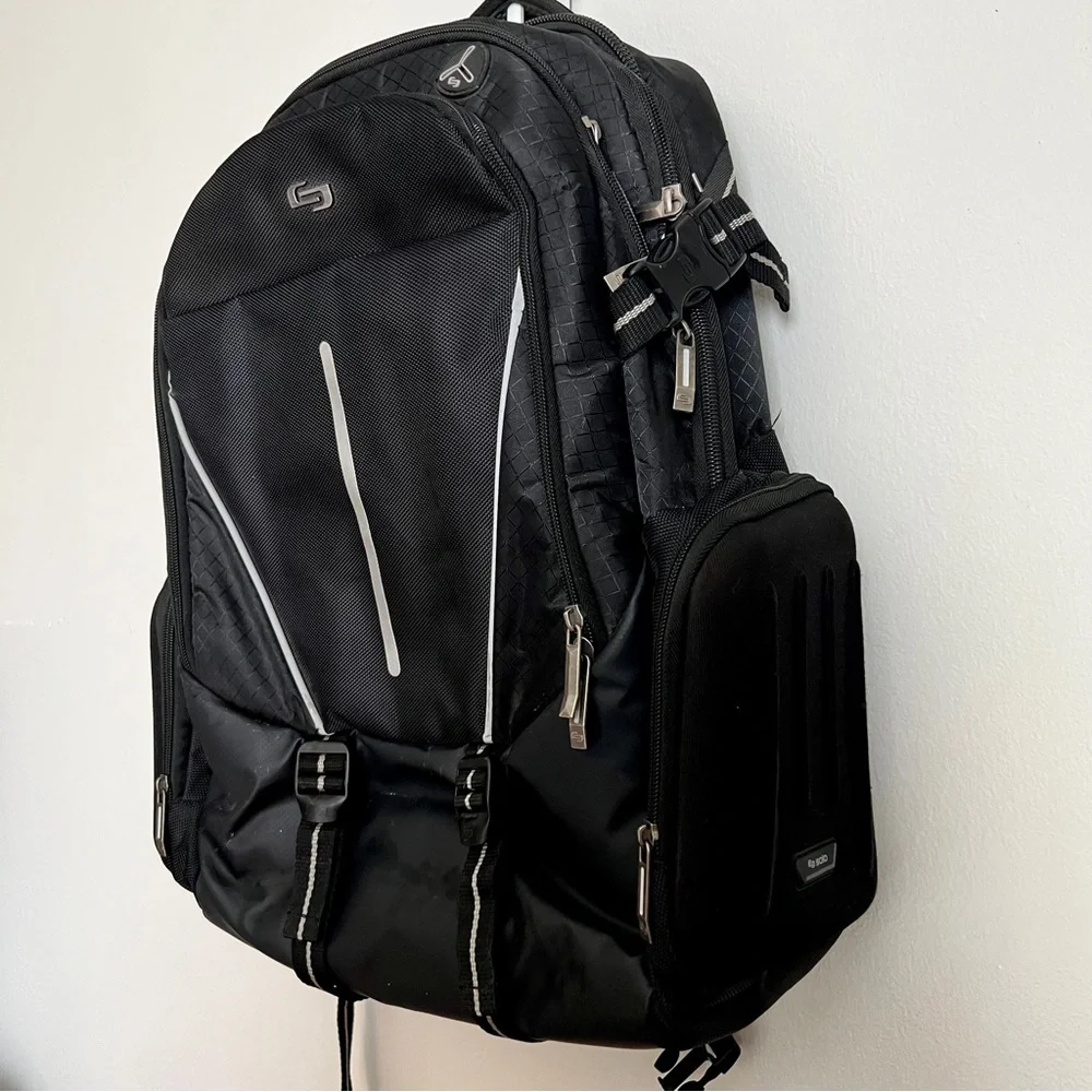 Solo New York Rival 17.3 Laptop Backpack Black Travel Work Hardshell ACV700