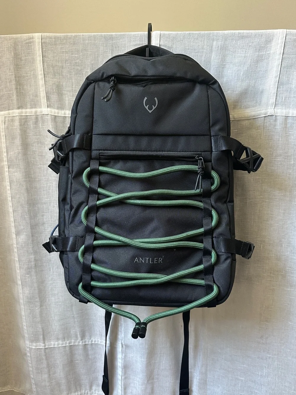Antler Discovery 28L Backpack with Green Bungee