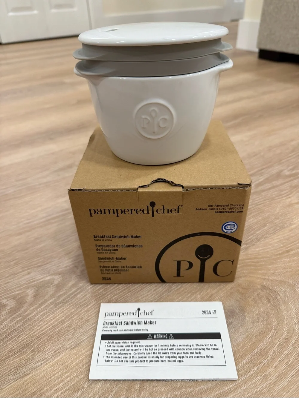 Pampered Chef White Ceramic Breakfast Sandwich Maker with Gray Lid