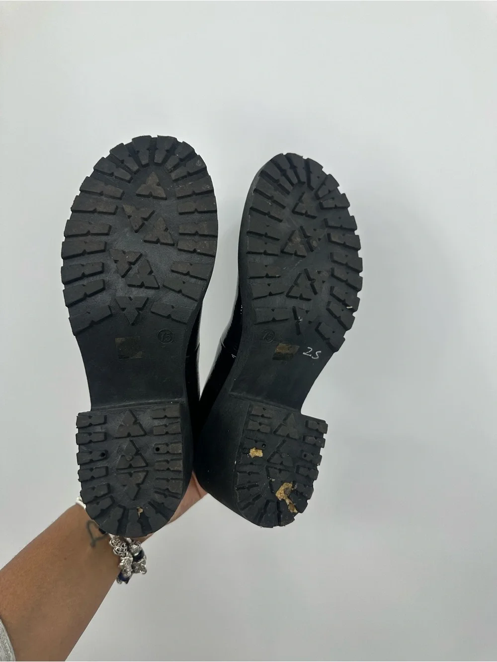 Dirty Laundry style black