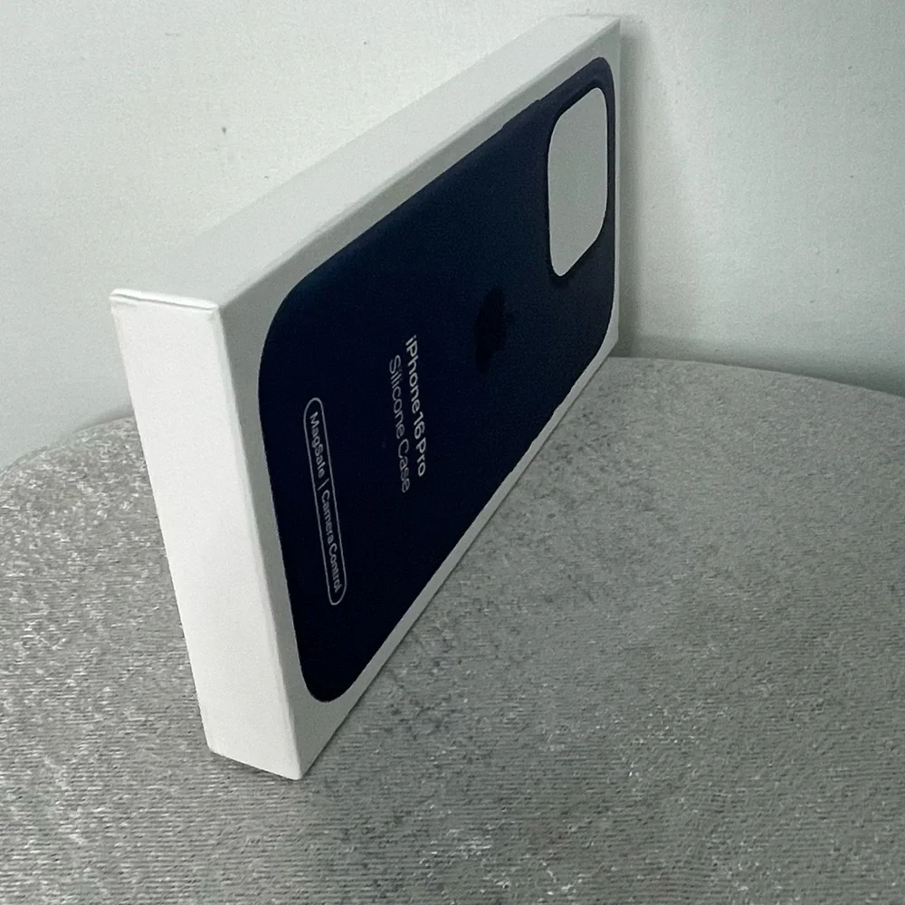 iPhone 16 Pro Silicone Case Denim MagSafe+Camera Control Apple. New in Box(F3)✨✨