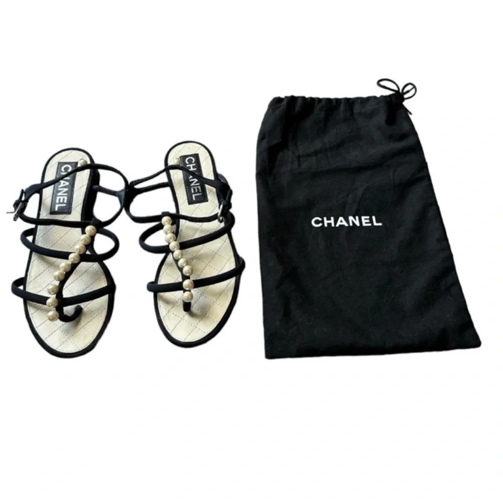 CHANEL includes dust