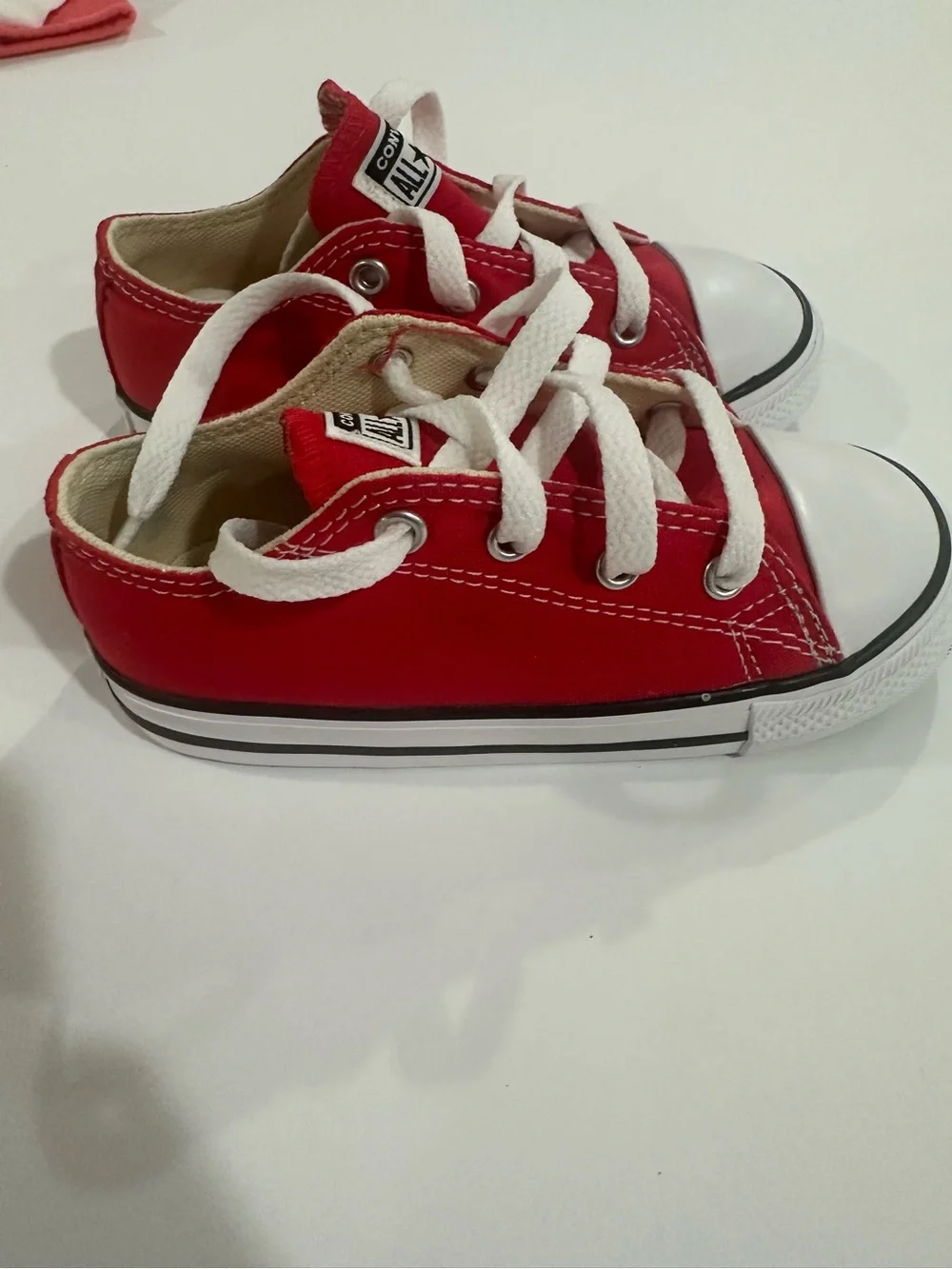 Converse Low Top Sneakers in Red & White