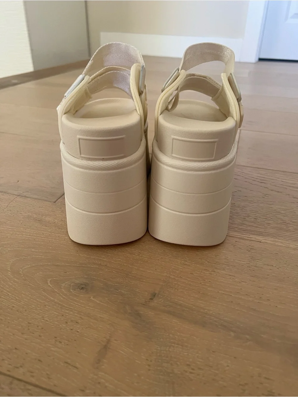 No brand vibe slide