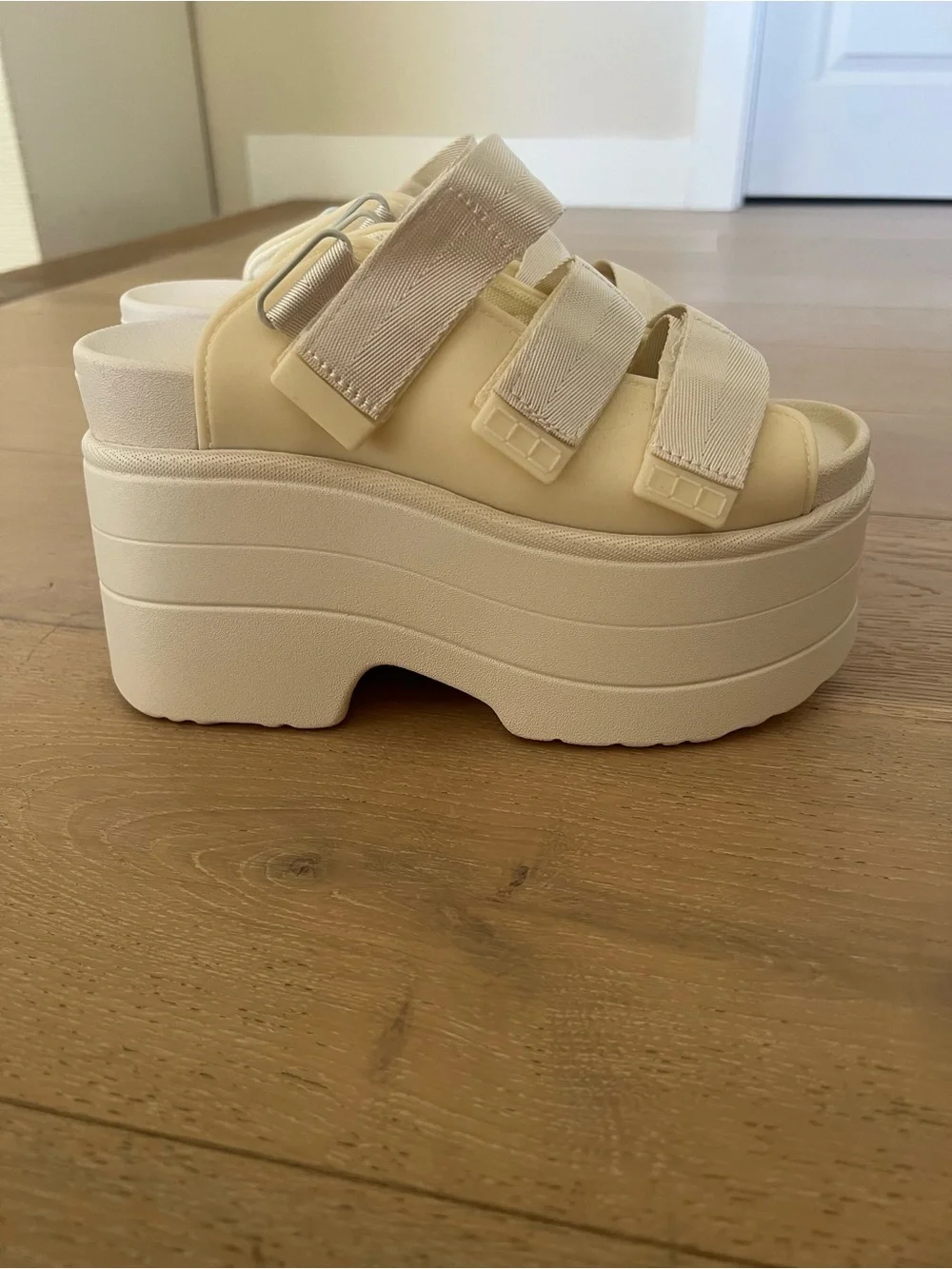 No brand chunky straps ankle