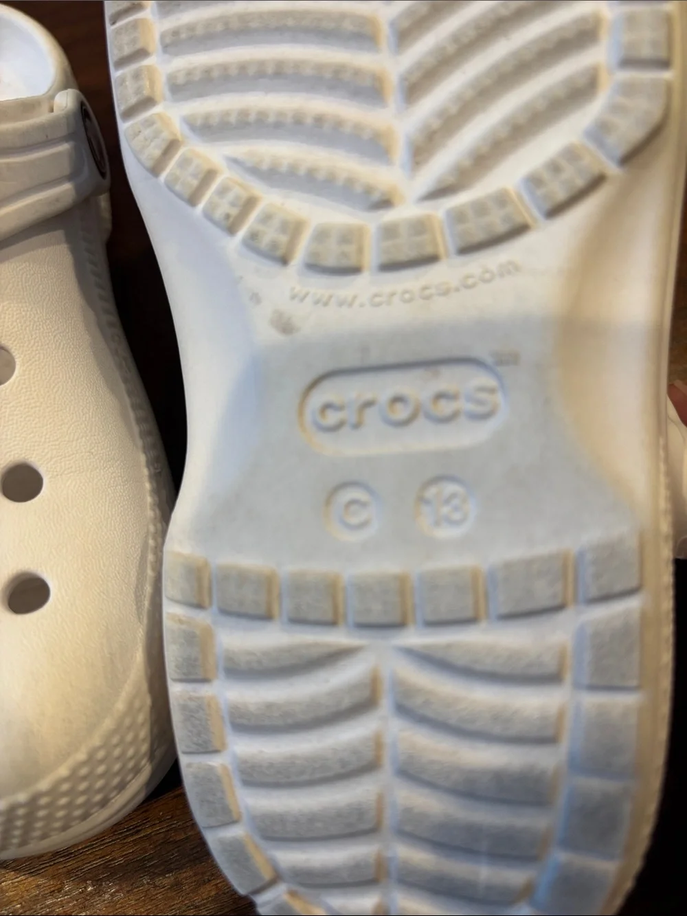 CROCS heel fit wipe