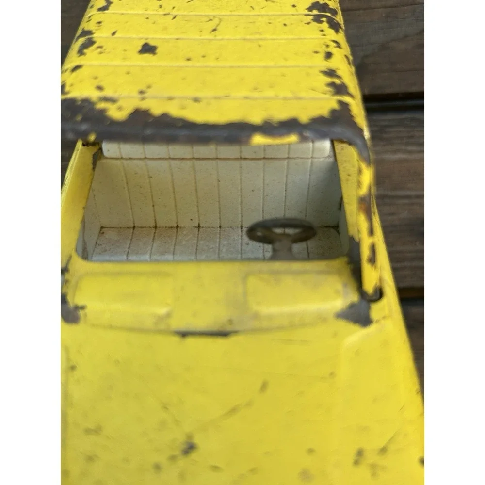 VINTAGE TONKA TOY CAR JEEP WAGONEER 1970s YELLOW PRESSED STEEL
