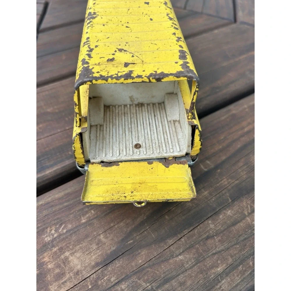 VINTAGE TONKA TOY CAR JEEP WAGONEER 1970s YELLOW PRESSED STEEL