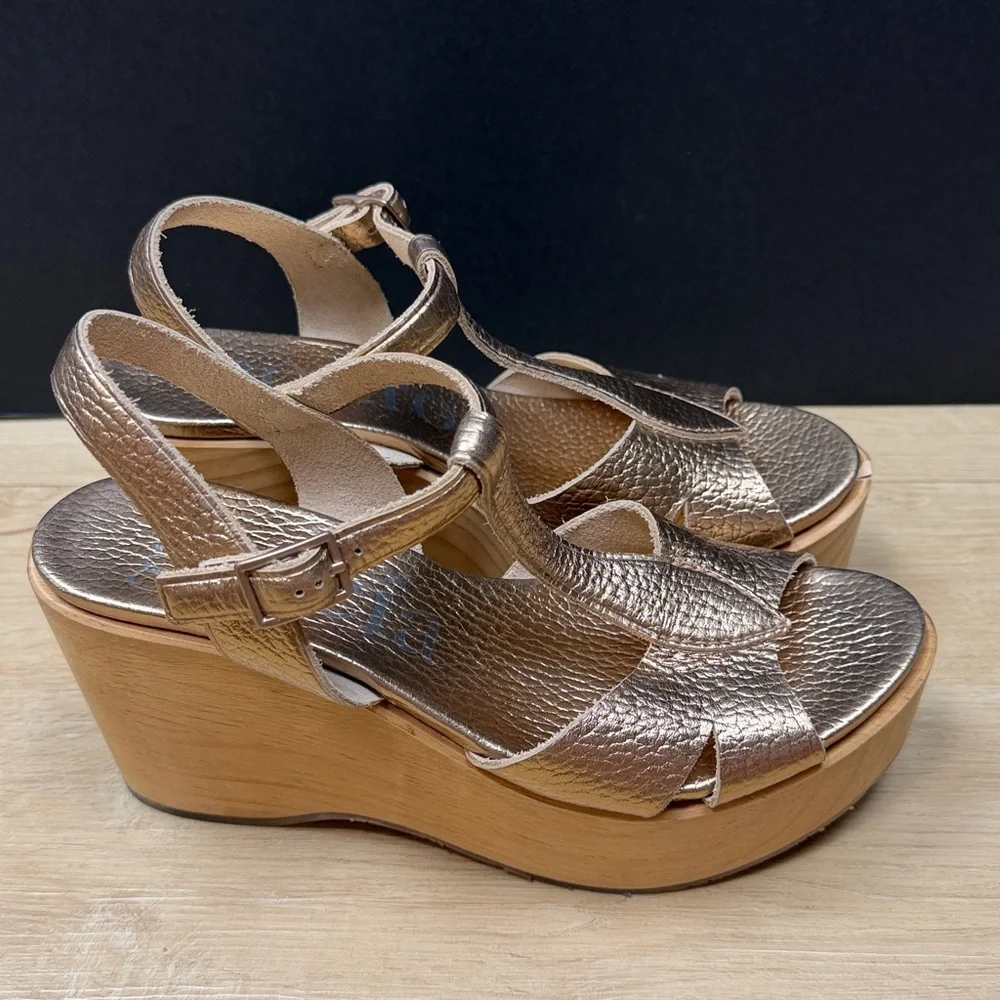 Pedro Garcia metallic gold