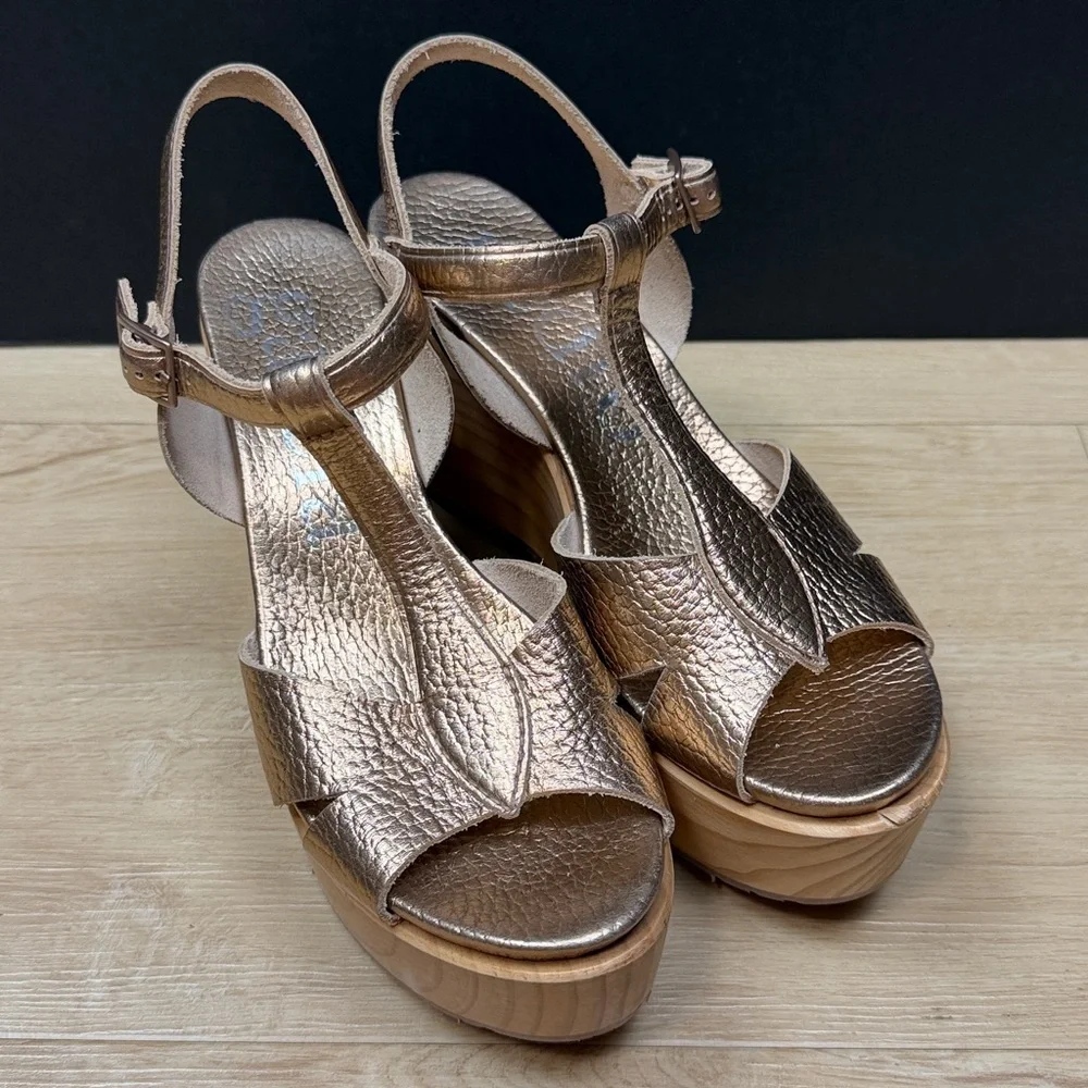 Pedro Garcia metallic gold