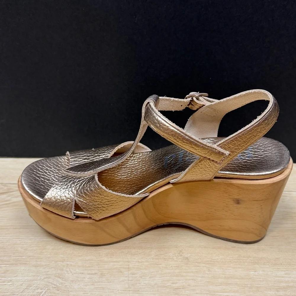 Pedro Garcia metallic gold