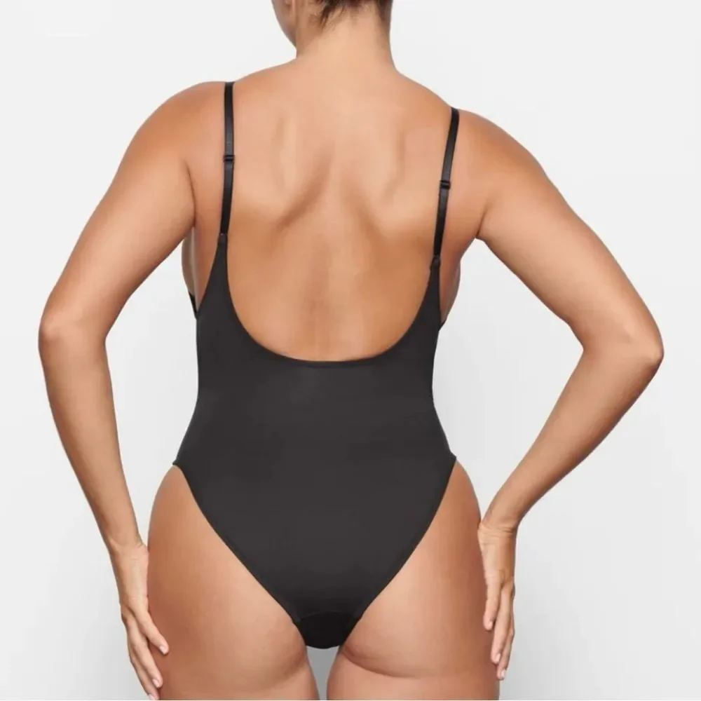 SKIMS sleek black
