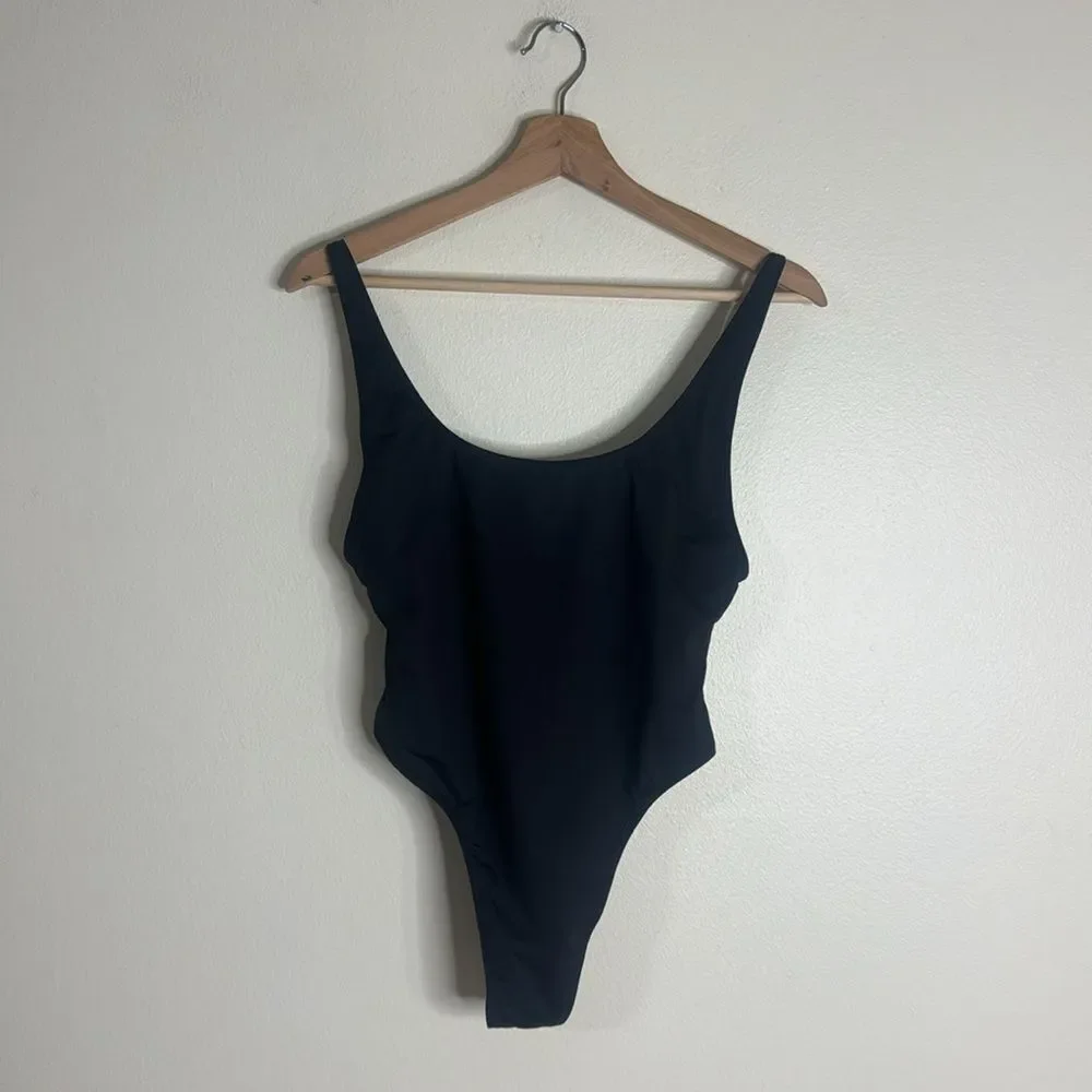 SKIMS sleek black