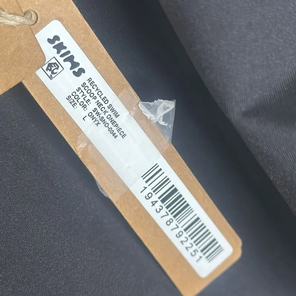 SKIMS sleek black