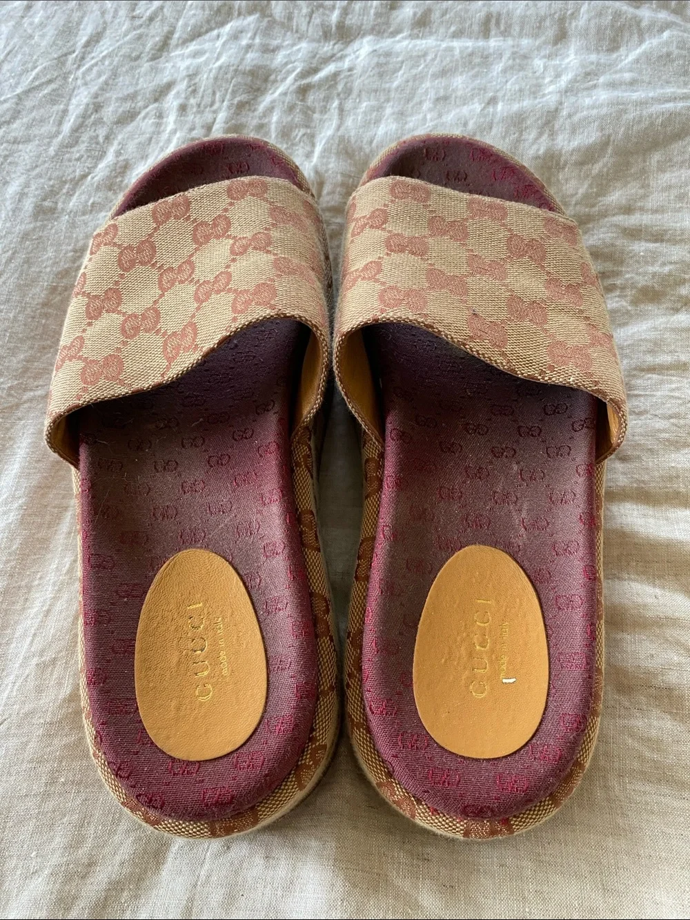 Gucci straps logo monogram