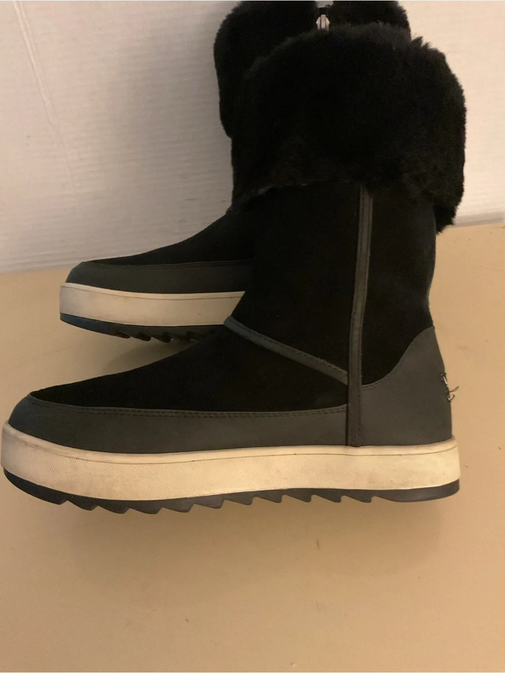 Koolaburra by Uggs women Black Suede leather fur Tynlee waterproof boots US 9