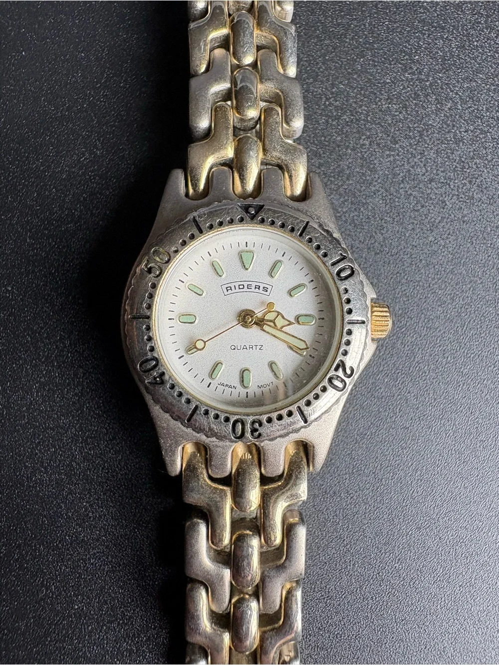 Vintage quartz classic watch